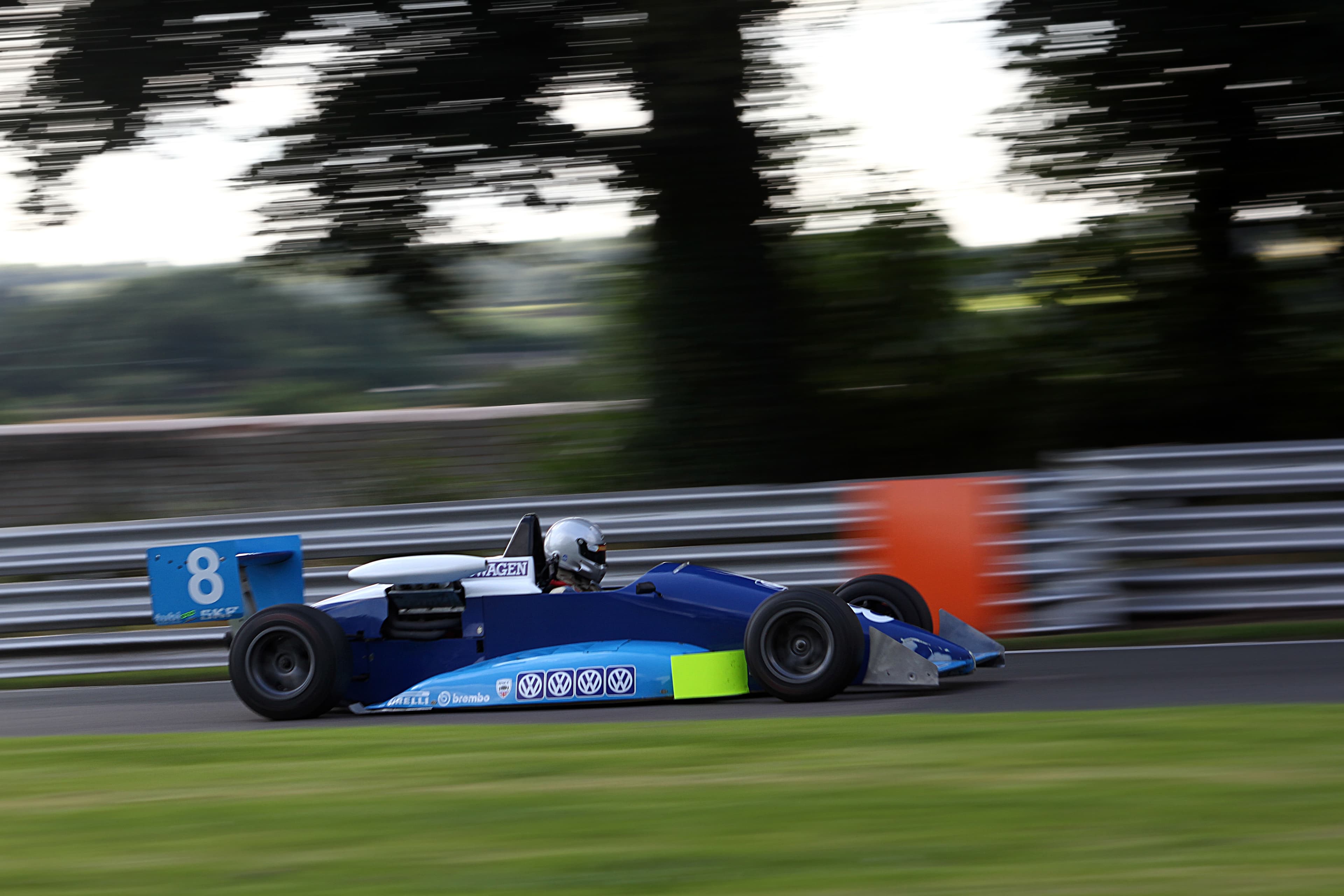 Single-seater at speed past the barriers, 2021